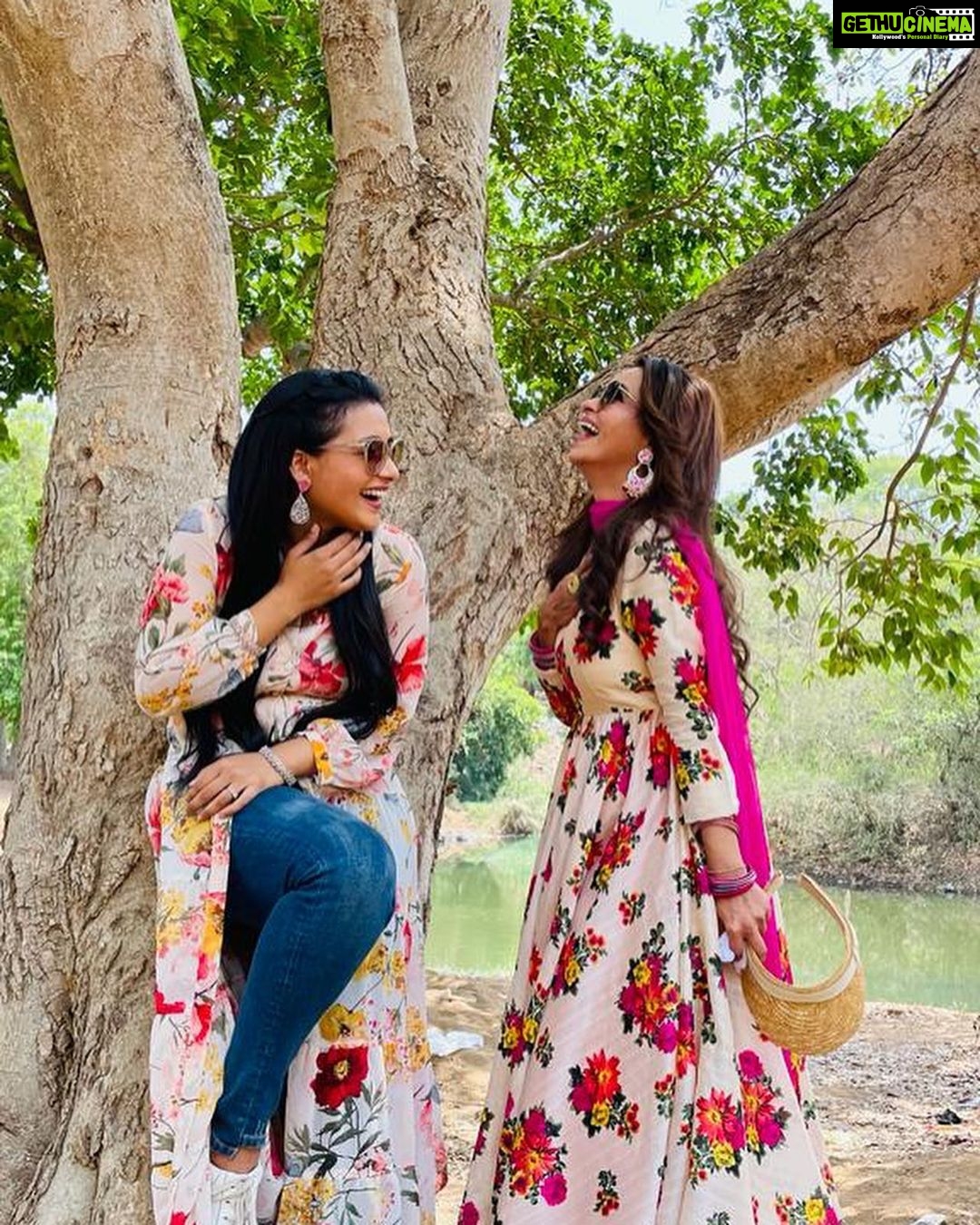 Radhika Muthukumar Instagram - SIMI N SANDY! ❤️ #ssk2 #loveeachother #friendship #moments #memories #funinthesun