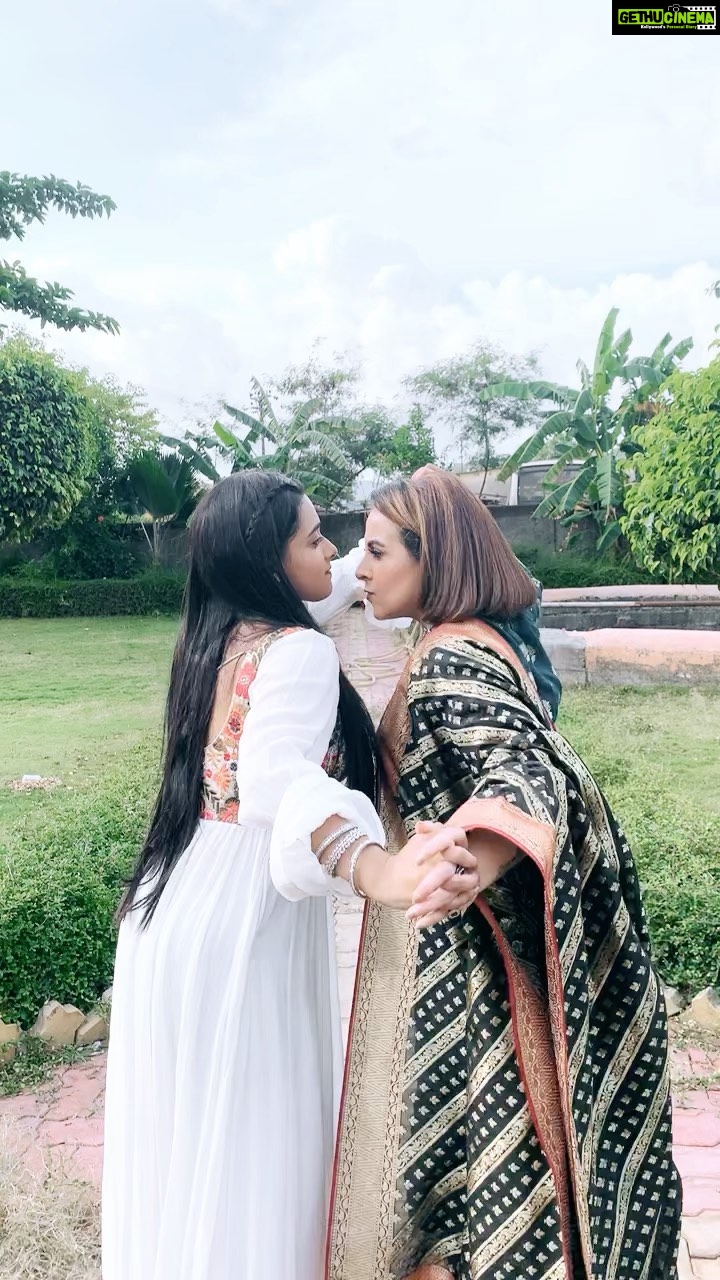Radhika Muthukumar Instagram - Chitra vs Simar Aur jyada dhamal dekh e ke liye dekhte rahiye #sasuralsimarka2 mon to sat at 6:30 pm only on @colorstv #ssk2 #simar #chitra #reelsinstagram #reels #reel #humdosher #attitude #matters #livelovelaugh