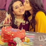 Radhika Muthukumar Instagram - And the celebration continues ❤️❤️❤️ @tanyasharma27 @jayatibhatia @avinashmukherjee_ @karansharmaa_official @itsshubhanshisingh @colorstv @rstfofficial Thank you everyone for so much love💓 #sirav #siravforever #reevaan #ssk2 #colorstv #voot #vootselect #simar #aarav #reema #vivan Thank you 🙏🏻 💓 And not to forget thank you @thebakeroommumbai for sending us such lovely cake😍😍