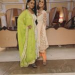 Radhika Muthukumar Instagram - 💁🏼‍♀️Kisi ko pta Ho ya na Ho lekin yeh sasural hai to Simar ka hi🤫🥰 Kyu Simar @radhikamuthukumar_official #ssk2 #chitra #simar #drama #rsttelefilms #instagram #instadaily #livelovelaugh Sasural Simar ka