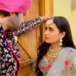 Radhika Muthukumar Instagram - Maan bhi jaao na @avinashmukherjee_ Special thanks to our amazing DOP @karansharmaa_official #achajimainharichalomaanjaona #sirav #simar #aarav #ssk2 #sasuralsimarka2 #colors @colorstv @rstfofficial