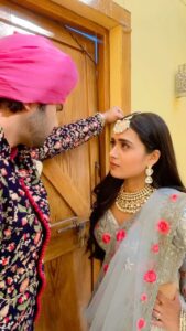 Radhika Muthukumar Instagram - Maan bhi jaao na @avinashmukherjee_ 

Special thanks to our amazing DOP @karansharmaa_official 

#achajimainharichalomaanjaona #sirav #simar #aarav #ssk2 #sasuralsimarka2 #colors 

@colorstv @rstfofficial