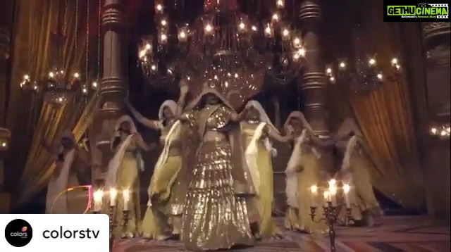 Radhika Muthukumar Instagram - Posted @withregram • @colorstv Simar ne liya hai yeh kaisa roop jisse aa sakti hai uske aur Oswaal parivaar ke beech daraar ⚡ Jaanne ke liye dekhiye #SSK2 11th-12th Feb ko, shaam 6:30 baje, sirf #Colors par. Anytime on @voot . @avinashmukherjee_ @radhikamuthukumar_official