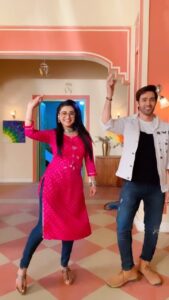 Radhika Muthukumar Instagram - BTS- #bloopers - which never saw the day light 😂 @radhikamuthukumar_official 🤓 … #devarbhabi #vivaan #simar 
.
#radhikasarathkumar #karansharma  #reels #sasuralsimarka2 #trending #badshah #sajna  #bts