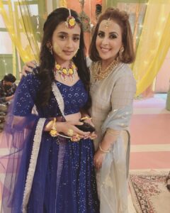 Radhika Muthukumar Instagram - Bahut mehanti ladki hai yeh @radhikamuthukumar_official #sasuralsimarka2 ke pehle din se 19th March se le kar ab tak 27th dec 2021 tak ki journey isne bina dare , sare utar chadav ke saath age badti chli gyeeee bs aise hi humari #simar ko pyar dete rahe aur dekhte rahiye #sasuralsimarka2 on #colour mon to sat 6:30 pm …..

Love 
Vibha 
Aap Sab ki pyari #chitra 

#livelovelaugh #ssk2 #simar #chitra #colour #colourstv #innocent #faces #dailysoap #