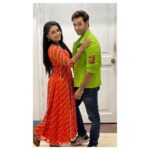 Radhika Muthukumar Instagram – Dosti ki hai to nibhani to padegi hi 🥰 @radhikamuthukumar_official ! 
.
Out of these three pix which one is your favourite guys ?

PC :- @iwasi_official 🤓
 #radhikasarathkumar  #karansharma  #simar  #vivaan  #sasuralsimarka2 #ssk2