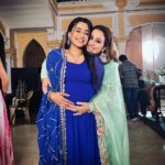 Radhika Muthukumar Instagram - 🤗🥰👼🏻🐣 smile pleeezzzzz @radhikamuthukumar_official #ssk2 #love #livelaughlove #bond #simar #chitra #newmember #babybumplove #instagood #instagram