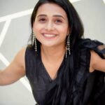 Radhika Muthukumar Instagram - Happy me 💃🏻🖤 #radhikamuthukumar #happiness #instapost #instagood #instareel #vilambaraidaibveli