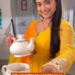 Radhika Muthukumar Instagram - Tea is served. ☕️🤗 🎥: @karansharmaa_official . . . #simar #ssk2 #sasuralsimarka2 #colorstv #colors #radhikamuthukumar #tea