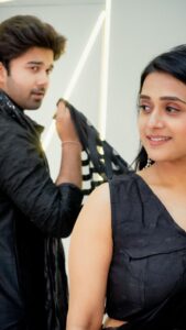 Radhika Muthukumar Instagram - Ho Gaya hain kaisa yeh kamaal kya kahe ❤️ 
Tag that person jisko mil ke dil ka haal aisa ho jaata hain 💕

In frame @avinashmukherjee_ @radhikamuthukumar_official 
Choreography @iamjuzjai 
Camera & Edit @vikasgorule 

#avinashmukherjee #radhikamuthukumar #dancereels #tumsemilkedilkajohaal #srk #saree #couple #sirav #reelkarofeelkaro #explorepage #instagood #instadaily #hot #sensational #bollywoodsongs #bollywoodstyle