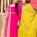 Radhika Muthukumar Instagram - Simar and chitra Off screen masti😉😉🥰 @vibha_bhagat #simar #chitra #ssk2 #colorstv