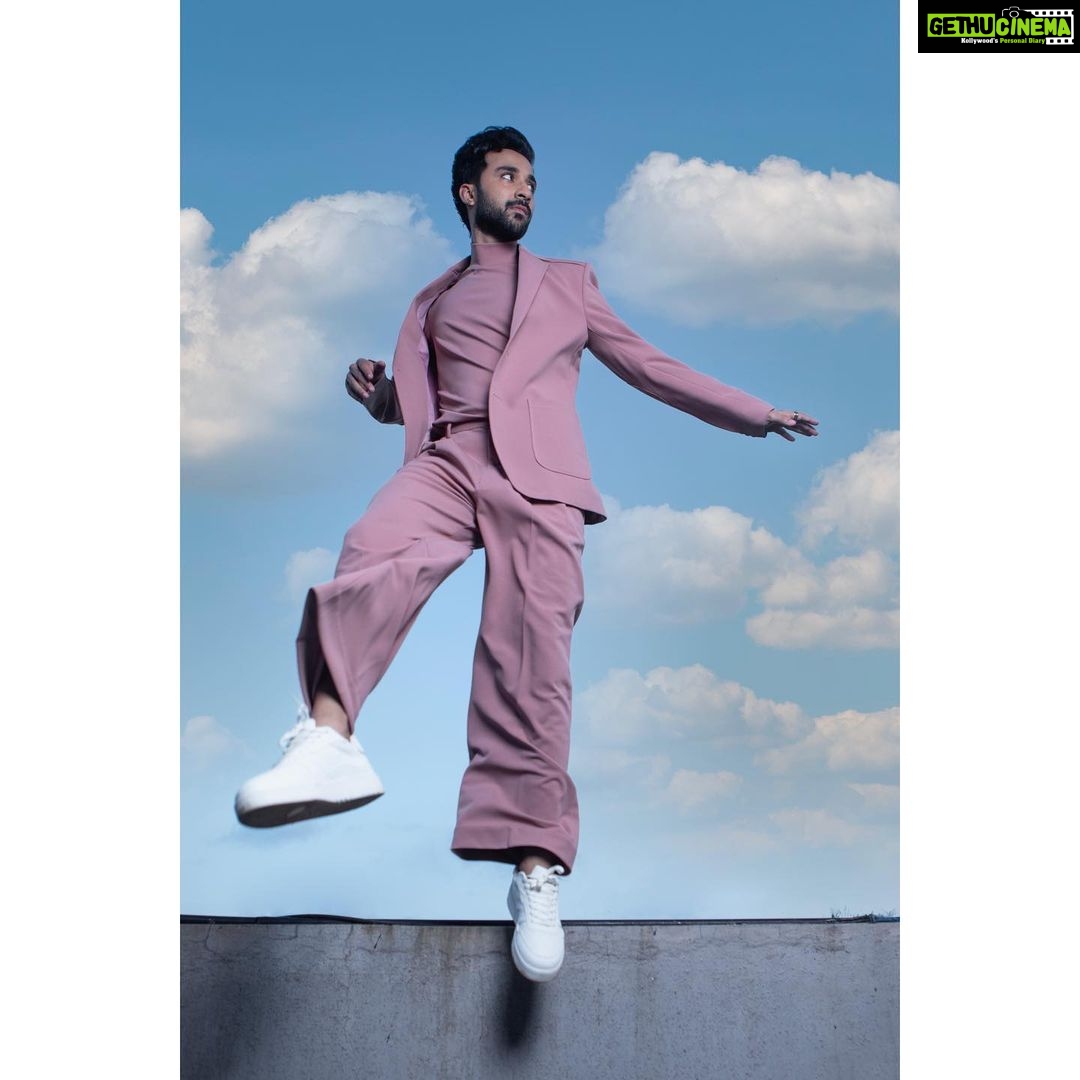 Raghav Juyal Instagram - 🦩 Managed by - @yog_nardekar & @eshita_nimkar Shot by - @porusjain Styled by - @iamkenferns Hair stylist - @hairby_vijaylimbachiya Make up artist - @kondvilkarsuhas Driver - @arjunp822 Managing company - @blueorchidentertainment Mumbai, Maharashtra