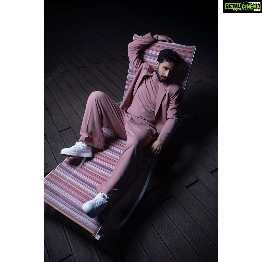 Raghav Juyal Instagram - Kaisa hai ? Managed by - @yog_nardekar & @eshita_nimkar Shot by - @porusjain Styled by - @iamkenferns Hair stylist - @hairby_vijaylimbachiya Make up artist - @kondvilkarsuhas Driver - @arjunp822 Managing company - @blueorchidentertainment Mumbai, Maharashtra
