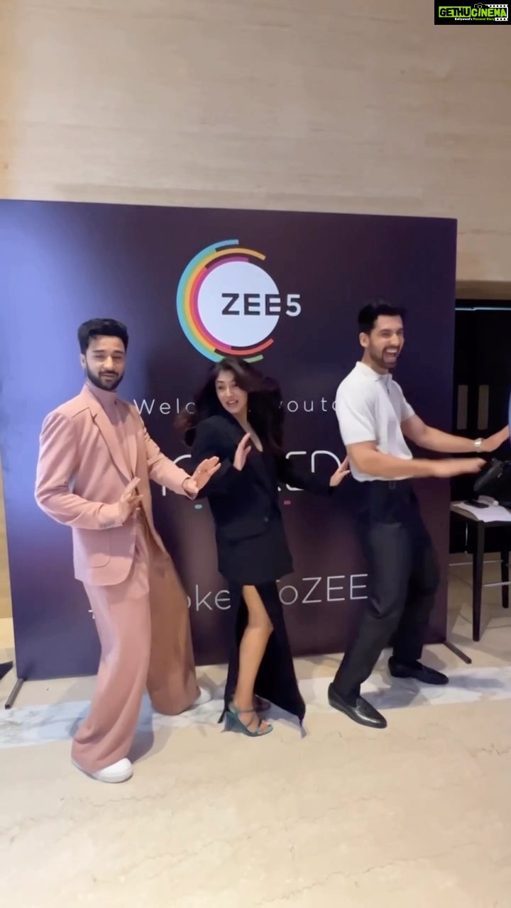 Raghav Juyal Instagram - Announcement 📢 gyaarah gyaarah 11.11 #gyaarahgyaarah #gyaarahgyaarahonzee5 #1111 @kkamra @dhairyakarwa @umeshbist @karanjohar @apoorva1972 @guneetmonga @achinjain20 @dharmaticent @sikhya @nimishalok @manish_kalra_ @pujabanerji @shakyji @gautidihatti @sameer_saral_sharma @Kuldeepmamania @prernasaigal @rohitrchaturvedi @ghantaghartalkies @castingbay @anthoruban @mehersand45 @kachak26 @mann012 @saket_1387 @vmaliks @sonu99golfttrip @Samrat.saha11 @yazminrodgerz @khatib2279 @siddharth.banerjee @unfathomable_11 @ajay.0490 @maulssharma @truebluedesignco