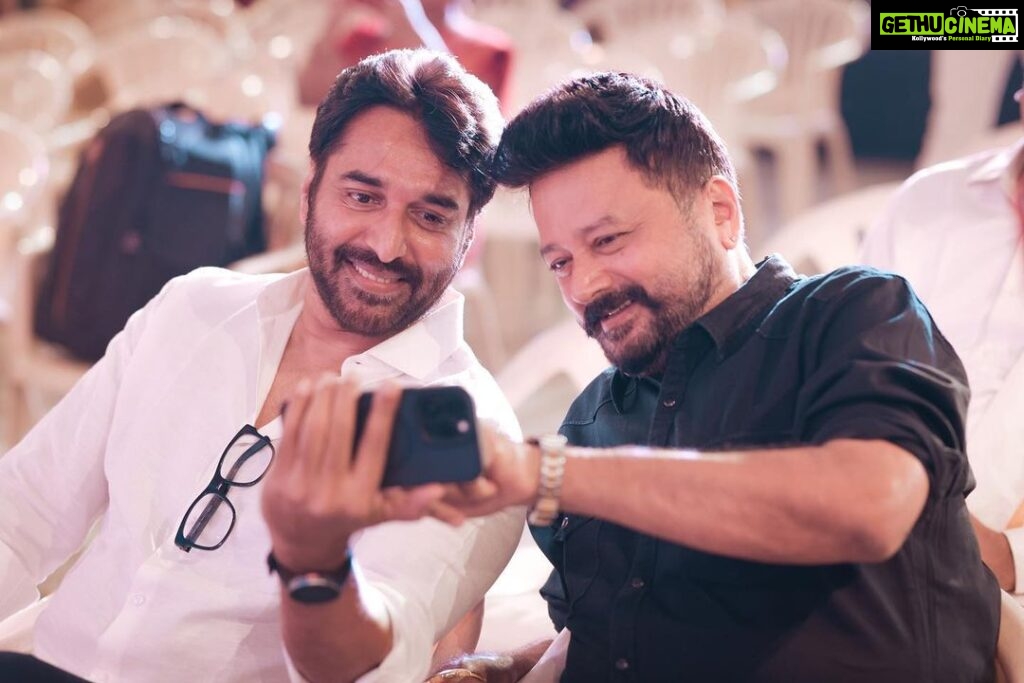 Rahman Instagram - Selfie time 😀 #naamfoundation #ps1 #ponniyinselvan