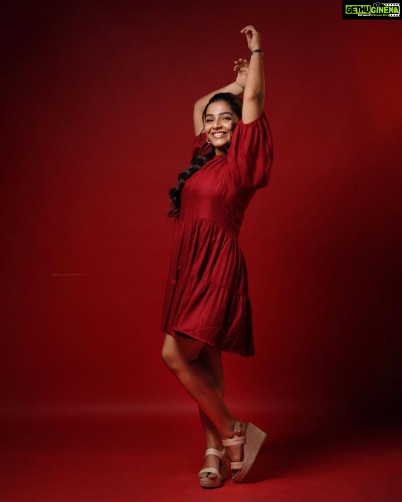 Rajisha Vijayan Instagram - Who said Red can’t be fun! ♥️ @house_of_vandy @jiksonphotography @rizwan_themakeupboy