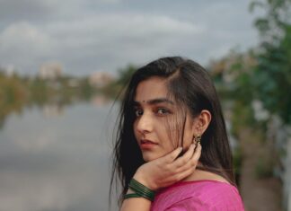 Rajisha Vijayan Instagram - இரவும் போனது… பகலும் போனது… மன்னன் இல்லையே கூட… இளைய கன்னியின்… இமைத்திடாத கண்… இங்கும் அங்குமே தேட… ♥️ @i_m_vyshnav