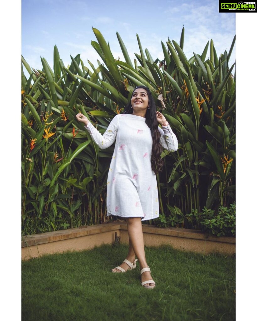 Rajisha Vijayan Instagram - Happiness quotient : Full on! 💙 @inkpikle @styledbysmiji @premsampaul @neethu_makeupartist