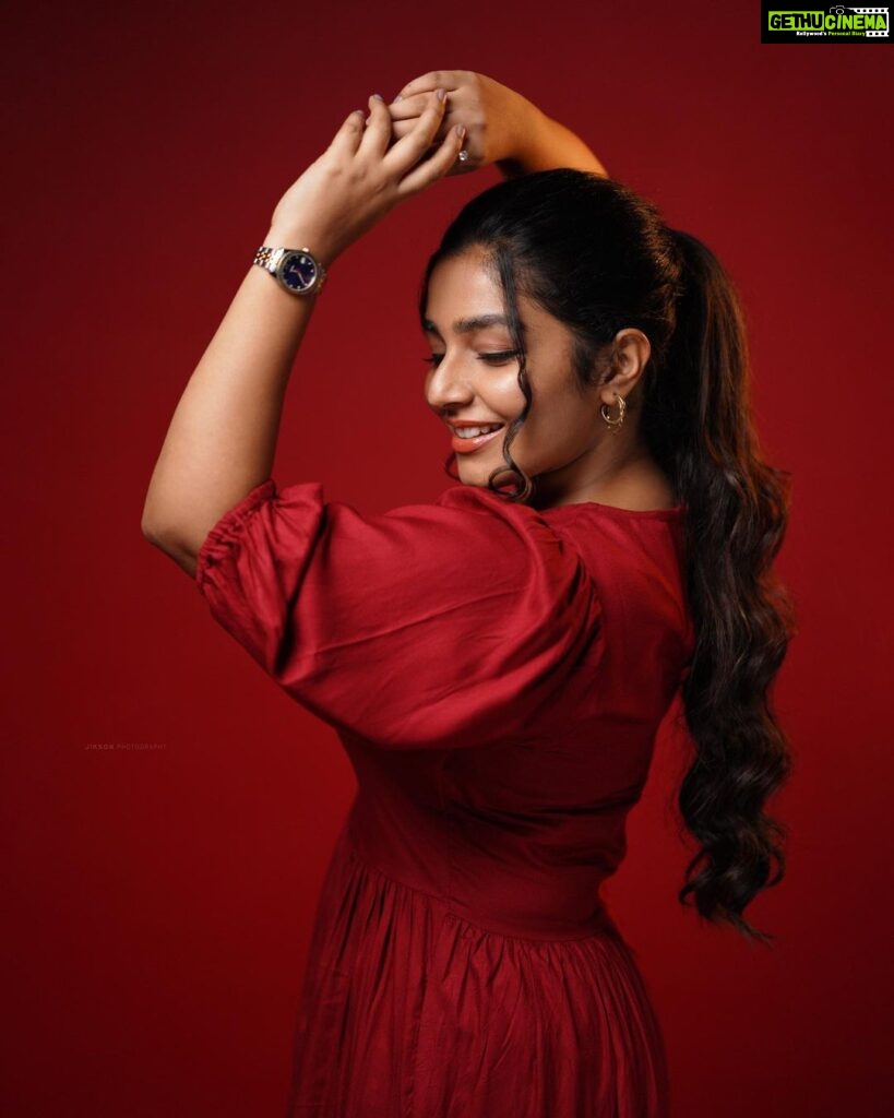 Rajisha Vijayan Instagram - Who said Red can’t be fun! ♥️ @house_of_vandy @jiksonphotography @rizwan_themakeupboy Studio Loc