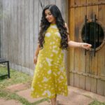 Rajisha Vijayan Instagram - Yellow paper daisy 🌼 @chambrayandco @styledbysmiji @merin__georg @neethu_makeupartist STEAM n MUGS The global gastronomy