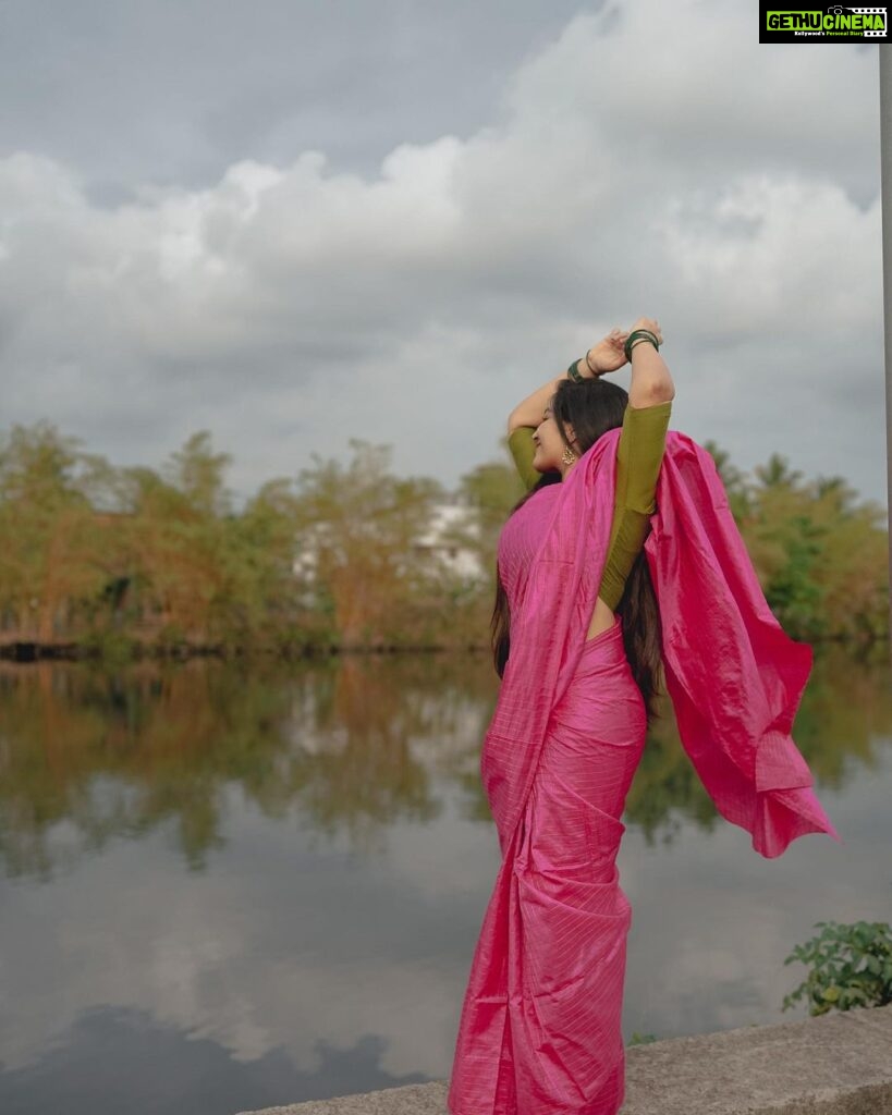 Rajisha Vijayan Instagram - இரவும் போனது… பகலும் போனது… மன்னன் இல்லையே கூட… இளைய கன்னியின்… இமைத்திடாத கண்… இங்கும் அங்குமே தேட… ♥ @i_m_vyshnav