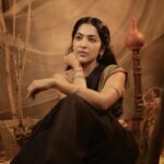Ramya Subramanian Instagram – Saved this one for the Big PS Release Day 🌟🙌🏻✨!
When I first read Ponniyin Selvan ,’Poonguzhali’ was the character that instantly connected with me. I saw me in her.
This is my ode to our ‘Samudhra Kumari’ who was born to rule the seas, tame the waves and sail !! 🤍🛶🌊
#PS2 #PonniyinSelvan #Poonguzhali #ManiRathnam #AlaiKadal #ManirathnamFilm #Samuthirakumari
Photography – @zerogravityphotography
MUA – @mua_vijisharath
Location – @anora_artstudio
Stylist – @mehndi_jashnani
Jewellery – @sukra_jewellery
Costume – @marinasboutique_
Decor – @vermiliondecors