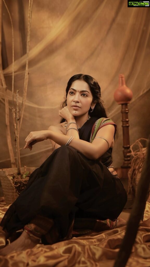 Ramya Subramanian Instagram - Saved this one for the Big PS Release Day 🌟🙌🏻✨! When I first read Ponniyin Selvan ,’Poonguzhali’ was the character that instantly connected with me. I saw me in her. This is my ode to our ‘Samudhra Kumari’ who was born to rule the seas, tame the waves and sail !! 🤍🛶🌊 #PS2 #PonniyinSelvan #Poonguzhali #ManiRathnam #AlaiKadal #ManirathnamFilm #Samuthirakumari Photography - @zerogravityphotography MUA - @mua_vijisharath Location - @anora_artstudio Stylist - @mehndi_jashnani Jewellery - @sukra_jewellery Costume - @marinasboutique_ Decor - @vermiliondecors