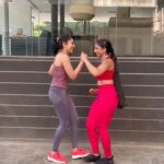 Ramya Subramanian Instagram - An unexpected rain can do a lot of things !!😅♥️🙈🌧️💃🏻 #HappyMonday doing dance fitness with @arrowin1112 ♥️♥️♥️ 📸 - @manipriya_n
