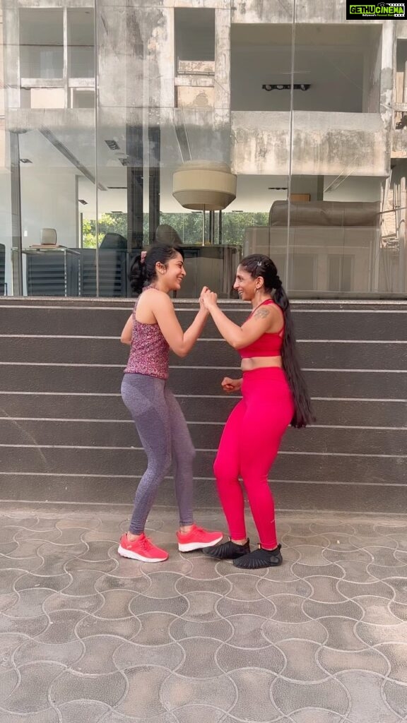 Ramya Subramanian Instagram - An unexpected rain can do a lot of things !!😅♥🙈🌧💃🏻 #HappyMonday doing dance fitness with @arrowin1112 ♥♥♥ 📸 - @manipriya_n