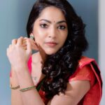 Ramya Subramanian Instagram - I don’t want to be noticed … I want to be remembered !!🤞🏻🙌🏻🙏🏻😇🤍 For ‘Viduthalai’ Audio Launch 📸 by - @karthick_dhanush28 Wearing - @meluhha_ Blouse - @yuti_designer_blouse 💄 💇🏻‍♀️ - @pavash_ @yolo.offl Jewellery - @mspinkpantherjewel