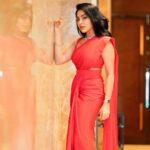 Ramya Subramanian Instagram - In case you din’t notice,I was also there in the previous post !😜🙋🏻‍♀️ 📸 - @sinty_boy Saree - @tashithreads Jewellery - @pradejewels Makeup and Hair - @toniandguyindia