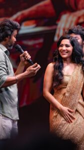 Ramya Subramanian Instagram - Some moments in life are so perfect you want to freeze frame them !!!🤩♥️

This reel is a dedication to my ARMY that made me look so right for this magnificent event that I hosted #vaarisuaudiolaunch !!!♥️🤗

📸 - @elevateproductions.in 
Costume - @tashithreads 
Makeup - @whatawink @samanthajagan 
Hairdo - @sharmilahairstylist