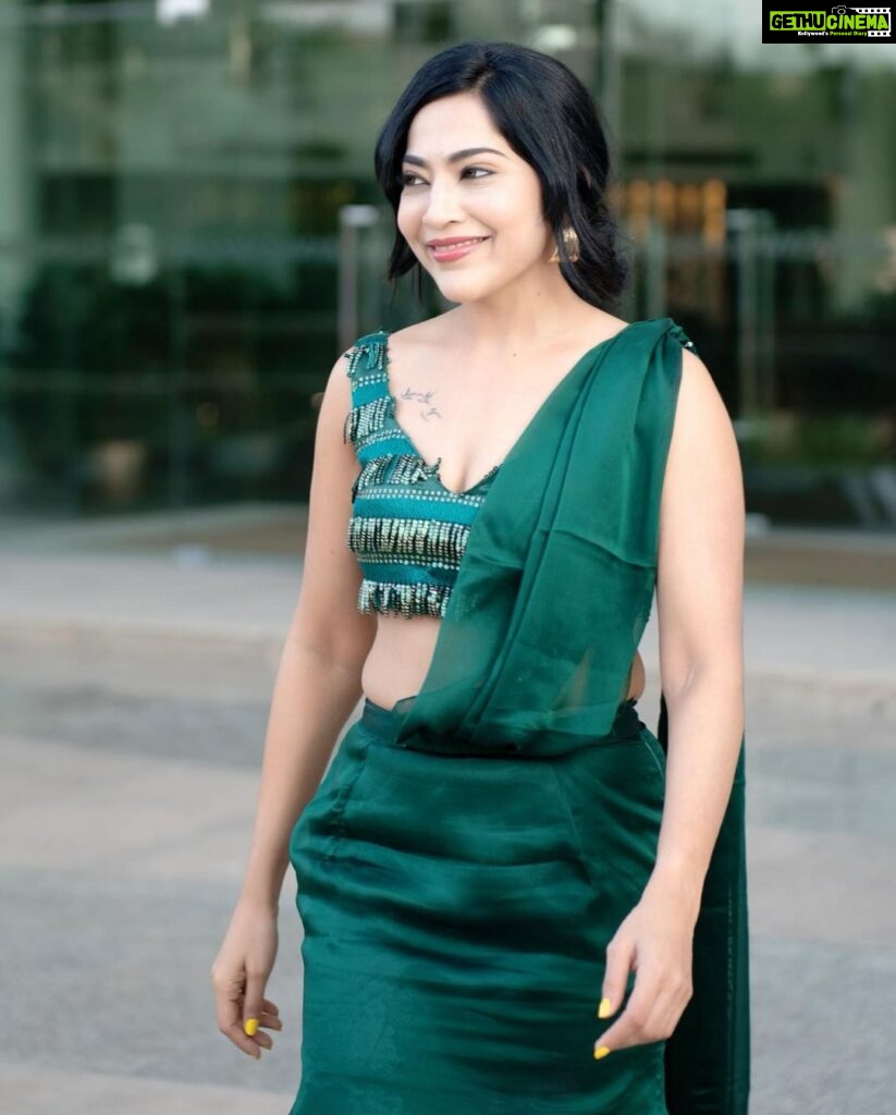 Ramya Subramanian Instagram - Lately , things feels very #AnniManchiSakunamule !😊✨🤍 For - #AMSPreReleaseEvent 👗 - @aphrodites_drape 🥻 💄 💇🏻‍♀- @maneasalon 📸- @theartist.india Hydrabad