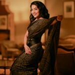 Ramya Subramanian Instagram – Just saying ‘Hi’ to you with my smiley face .♥️😀

💄- @kaviyaartistry_off 
📷- @karthikha_photography 
🥻- @aishwaryakumar.in