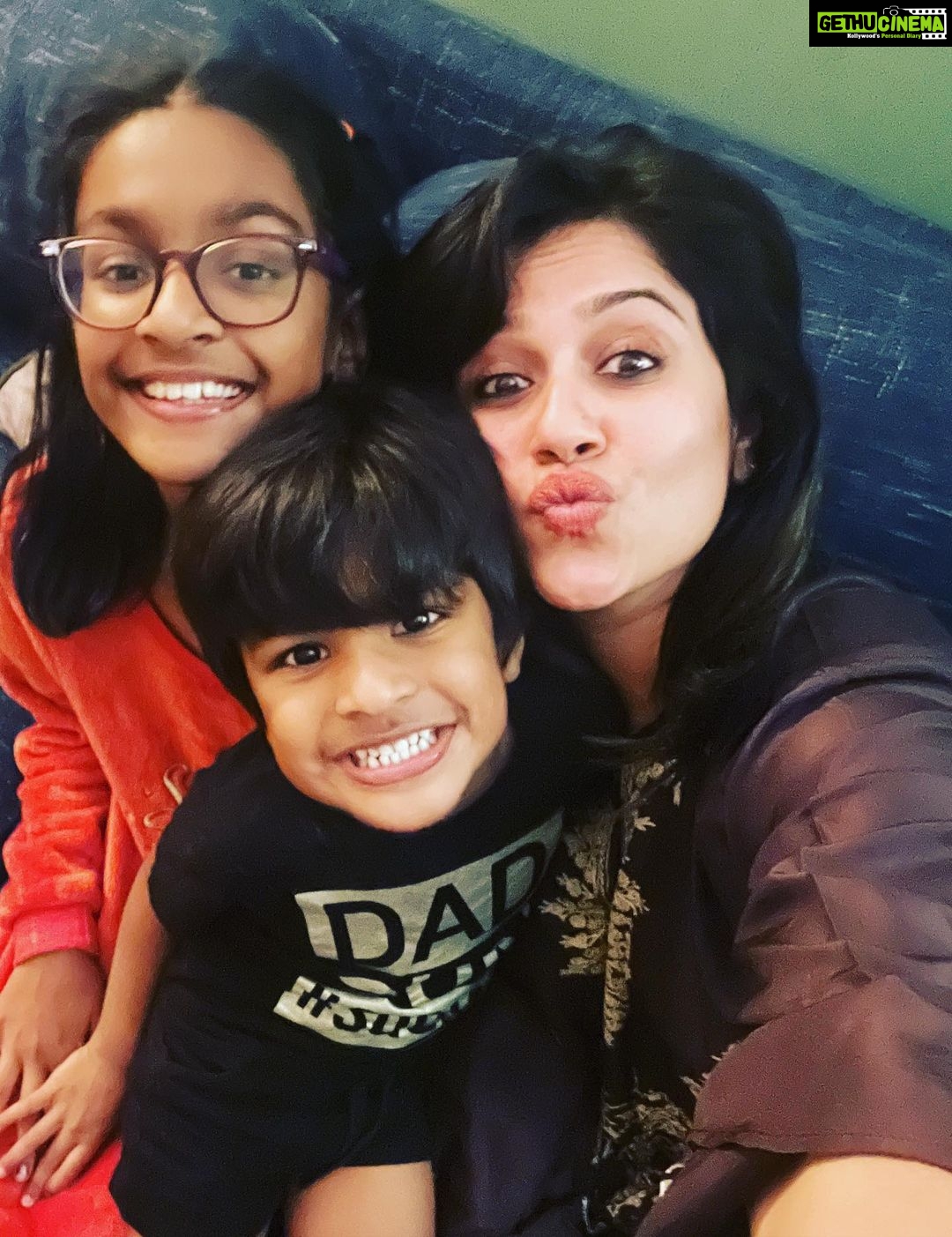 Ranjini Haridas Instagram - Goofin around with this kutty brother sister duo !!❤️ #mikaandreyaansh @savvymenon @ranjith_me #dubai #dubaidiaries #chillingwithfriends #notmine #funtimes #goofballs #favorites #happiehippie #catchingup #housecalls #happiness #joy #foodn drinks #lifeisgood