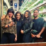 Ranjini Haridas Instagram - Unexpected catch-ups in Dubai !!! @tijomaliakal @menisinkaai @ms_rmartini #dubaidiaries #newfriends #oldfriends #foreverfriends #growinguptogether #dinnerandrinks #freeflowingconversations #happiehippie #ranjiniharidas #amazonico #surprisecatchups