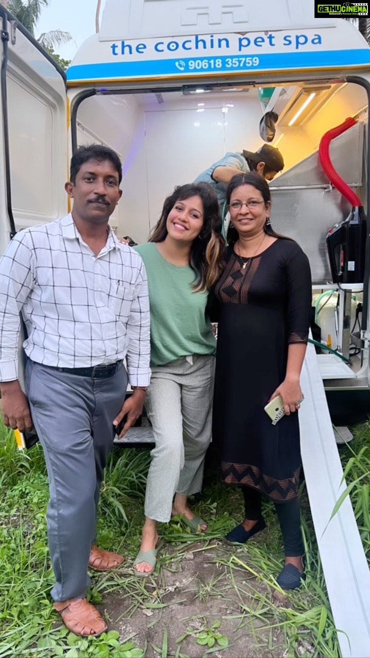 Ranjini Haridas Instagram - Thank you @cochin_pet_hospital for starting a mobile grooming spa for pets ..This makes things super convenient !!! Do check them out people @cochin_pet_spa !!! #petgrooming #mobilespa #cochin #petsarefamily