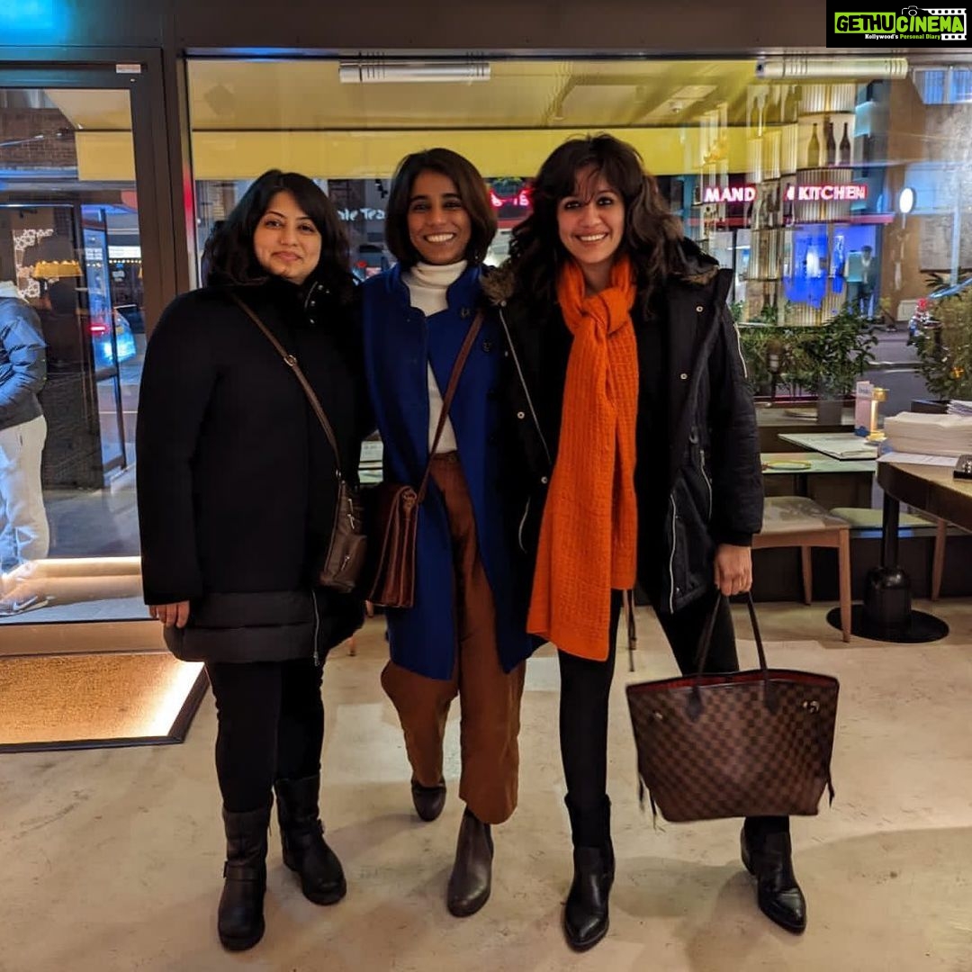 Ranjini Haridas Instagram - Was so lovely catching up you guys .β€οΈ We are all such grown ups now!!! π @timshel4eva and Sruthi @choiceschoolalumni #fromschooltonow #cochintolondon #25yearsofknowingeachother #howtimeflies #conversations #food #drinks #dinneranddrinks #wintervibes #threeiscompany