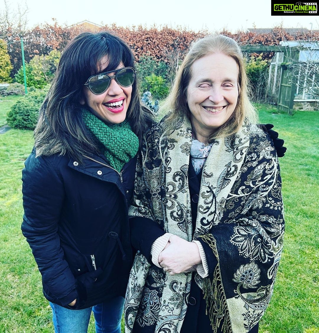 Ranjini Haridas Instagram - Geoff and June ..then and Now !!! time sure does fly but everything else felt exactly the same and that I guess is the beauty of some bonds . #travelbackintime #nostalgia #memories #17years #unitedkingdom #lowestoft #17yearslater #ranjiniharidas