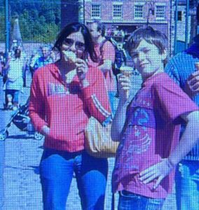 Ranjini Haridas Instagram - From meeting Jed for the very first time 18 years ago in England in 2005 to their Indian trip In 2012 to catching up with him a whole 10 years later in 2023 in london .

Well he sure has grown up from a cheeky 10 year old to a fully grown married man who is a scientist now !!😱

Time sure does fly .

#londondiaries #fromthentonow #2005 #2012 #2023 #ranjiniharidas #timeflies