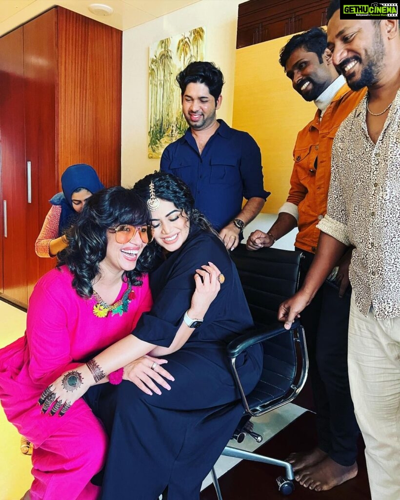 Ranjini Haridas Instagram - Another baby momma on the way!❤️ Congratulations @shamnakasim ..here is wishing you a world of laughter ,happiness and peace while you enter into the next chapter of your life ..loads of prayers and blessings sent your and the lil ones way .❤️❤️ #babyshower #babymomma #familyisgrowing #babytime #ranjiniharidas