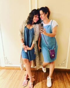 Ranjini Haridas Instagram - Ok..we back !!!😬

@ranjinijose 

#crazynightaroundtown #fortkochi #us2 #namesake #ranjiniharidas #ranjinijose #madness
