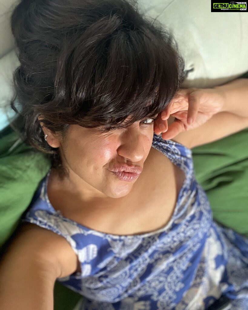 Ranjini Haridas Instagram - Pic 1 - All set for the weekend. Pic 2 - what should I do ? Pic 3 - I got an idea !!! 😬😬😬 #goodmorning #weekendplans #friday #threeiscompany #astealasitgets #nofilter #beingme #happiehippie #ranjiniharidas