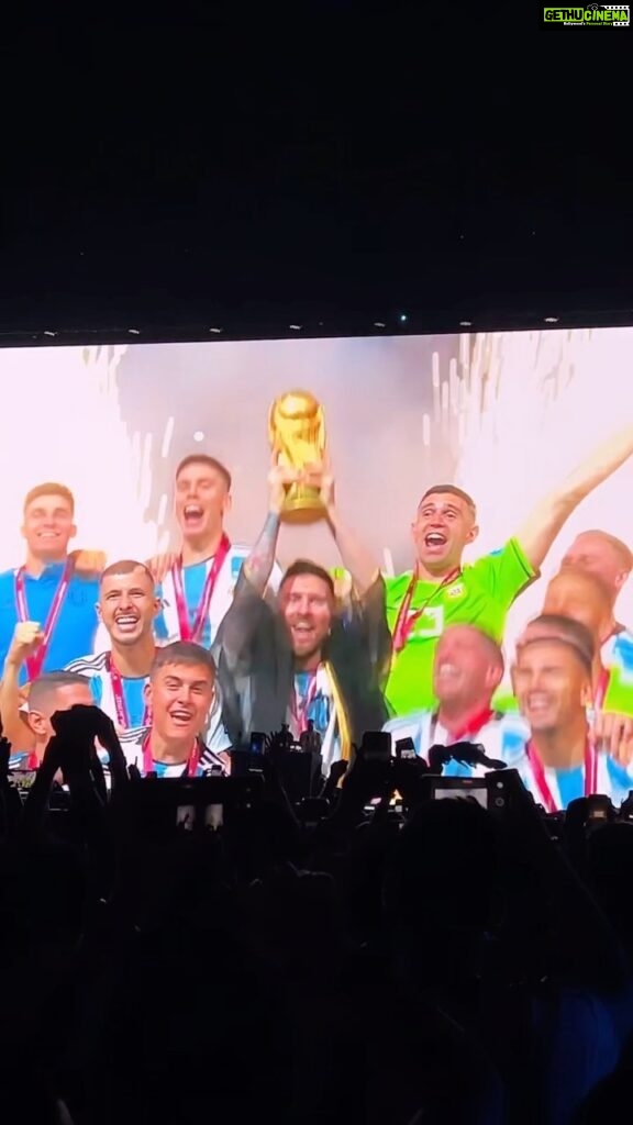 Ranjini Haridas Instagram - VAMOS ARGENTINA !!! Last night was absolute madness ..What a fitting final match between Argentina and France.Truly insane !!! France take a bow ..and Argentina Congratulations on the win!!! @sharathpulimood @dubaiharbour @budxfifadubai #worldcup2022 #finals #argentina #france #mbappe #messi #goat #whatamatch #finals #qatar #dubai #budxfanfestivalzone #madness #energy #footballfever