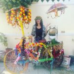 Ranjini Haridas Instagram - Chai anyone ?😬 @magneticfieldsfestival #beforethemadness #walkabout #teastall #photoop #allthingsrajasthani #colourpop #loveit #happiehippie #lovethevibe