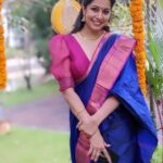Ranjini Haridas Instagram - Yet another series of @madlycandid’s clicks at my brother’s Muhurtam function ..thanks to you @madsie29 I have some solo pics ..only time I was smiling too I think …rest of the time I was running around like a headless chicken !😂 #southindianwedding #keralawedding #muhurtham #pattusaree #traditionalwear #indianwear #weddingwear #weddingfashion #traditional #blueandpink #smile #happiehippie #alleppey #brotherswedding #morningwedding #outdoorwedding