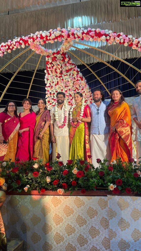 Ranjini Haridas Instagram - Another brother bites the bullet !!!😛 Congratulation you guys ..can’t believe all my little brothers are getting hitched one by one ..I wish you @sreenath.sivasankaran and @s_ashwathy_s all the happiness in the world.Huggs and kisses to the newlyweds !!!❤️ @sreepriyan @iambreezegeorge @haridassujatha #SreenathWedsAswathy #allbrosdown #wedding #kerala #family #maangalyam #newbeginning #weddingseason #saree #traditions #pattusaree #keralatraditional #southindianattire #reelitfeelit #reels