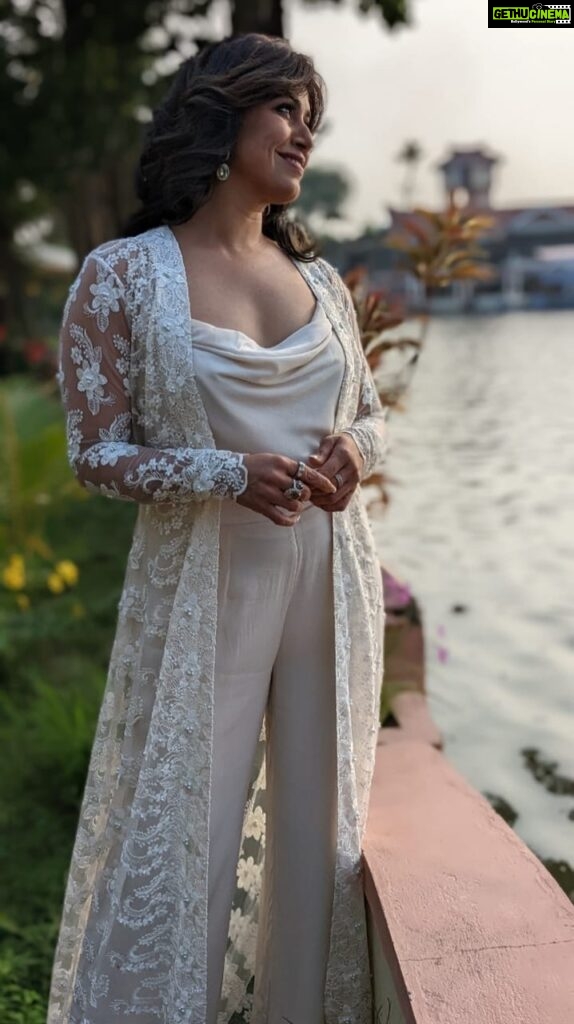 Ranjini Haridas Instagram - Thanks @madlycandid for these lovely last minute clicks ..I love them !!!❤️❤️❤️ As always my hair and makeup was done by my darling @jaan_moni_das . The outfit was conceptualised by yours truly and custom made by @saltstudio ..thanks you guys for doing a fab job ❤️ #weddingwear #christiancivilceremony #white #jacket #cowlneck #palazzo #indowestern #comfortchic #eveningvibes #alleppey #wedding #marriage #indianwedding