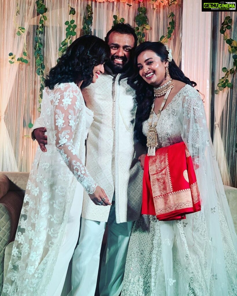 Ranjini Haridas Instagram - What a crazy weekend we had getting these two married off..from a full on sangeeth the previous night to a Hindu Ceremony in the morning and wrapping it up with a Christian Civil Ceremony , the last few days has truly been insane but filled with so many moments that we shall all forever cherish ! So here is to Mr and Mrs SreeBreeze for deciding to get married and making it all happen !🥂 #SreeBreeze @sreepriyan @iambreezegeorge @haridassujatha #madweekend #weddinweekend #hinduwedding #christianwedding #civilceremony #bride #groom #happiness #joy #alleppey #sunday #allsmiles #familyisgrowing #familywedding