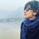 Ranjini Haridas Instagram - Soaking it all in !!!❤️ #srinagar #dallake #nature #beauty #weather #winterishere #romanceintheair #perksofthejob #emceelife #travelandwork #jammuandkashmir #goodvibes #happiehippie Dal Lake , Srinagar - Kashmir